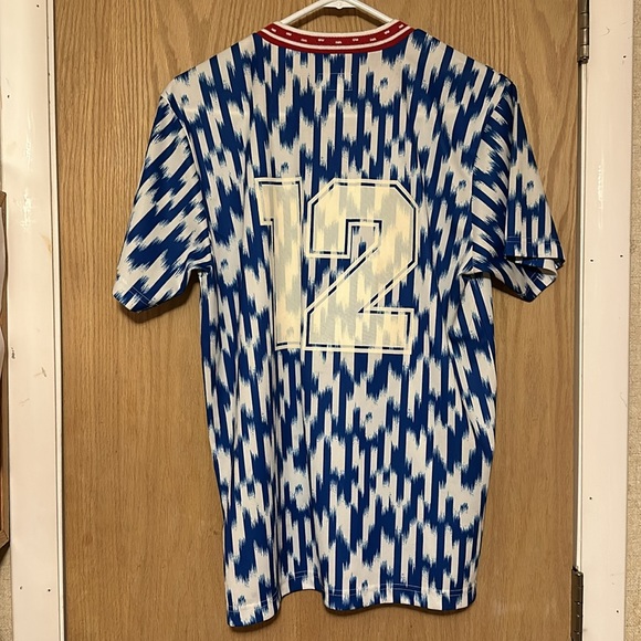 Supreme unisex shirt. Only worn during model shoot. - Picture 4 of 4